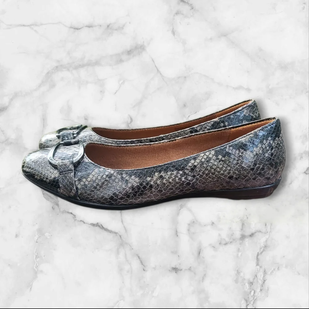 Gray‎ and Black Flats with Snakeskin Pattern and Bow Detail